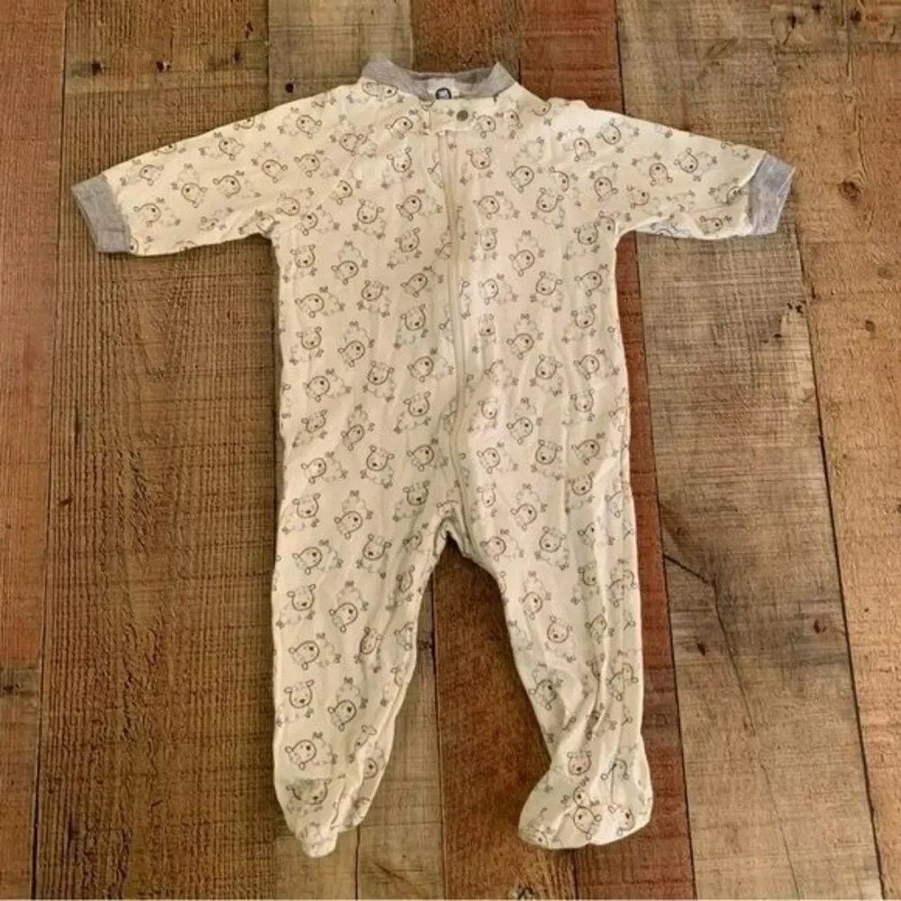 Gerber baby gender neutral pajamas footies with lambs in grey and white -6/9M